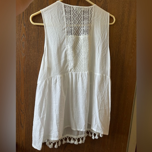live and let live white floral sleeveless eyelet v-neck tunic top women’s XL - Picture 2 of 4